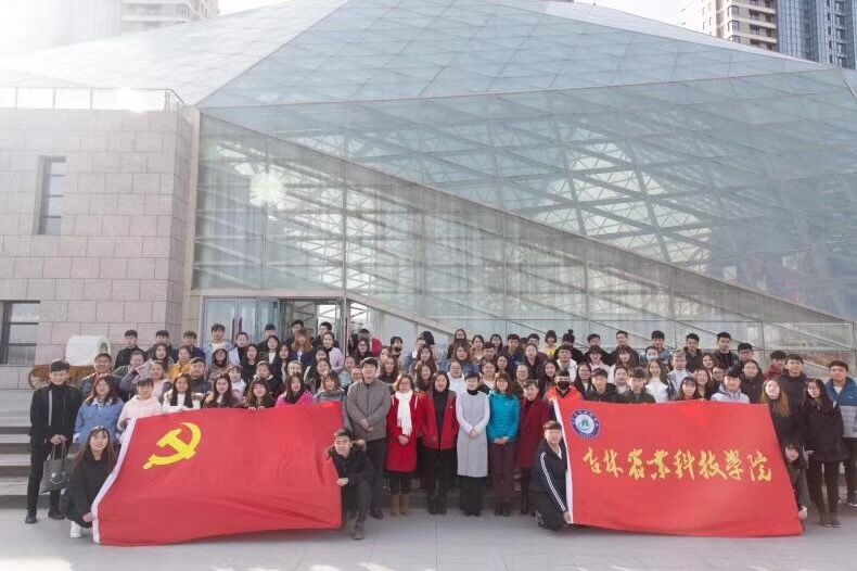 师生大合照.jpg
