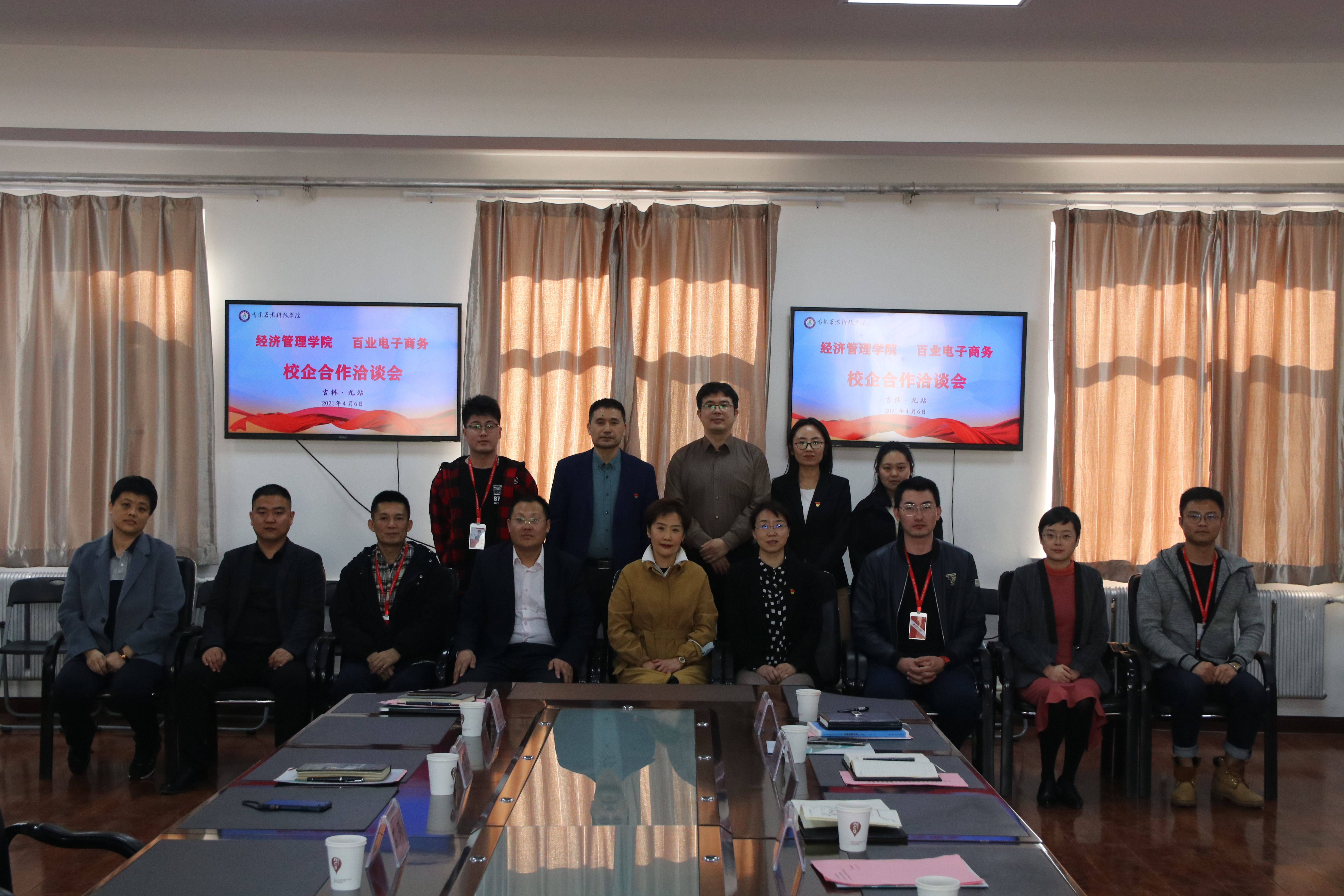 bat365官网登录举办“春满江城共育英才”校企合作洽谈会